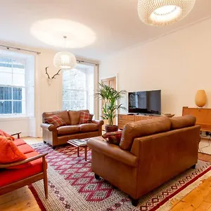 Joivy Spacious Flat With Garden In Centre Edinburgh