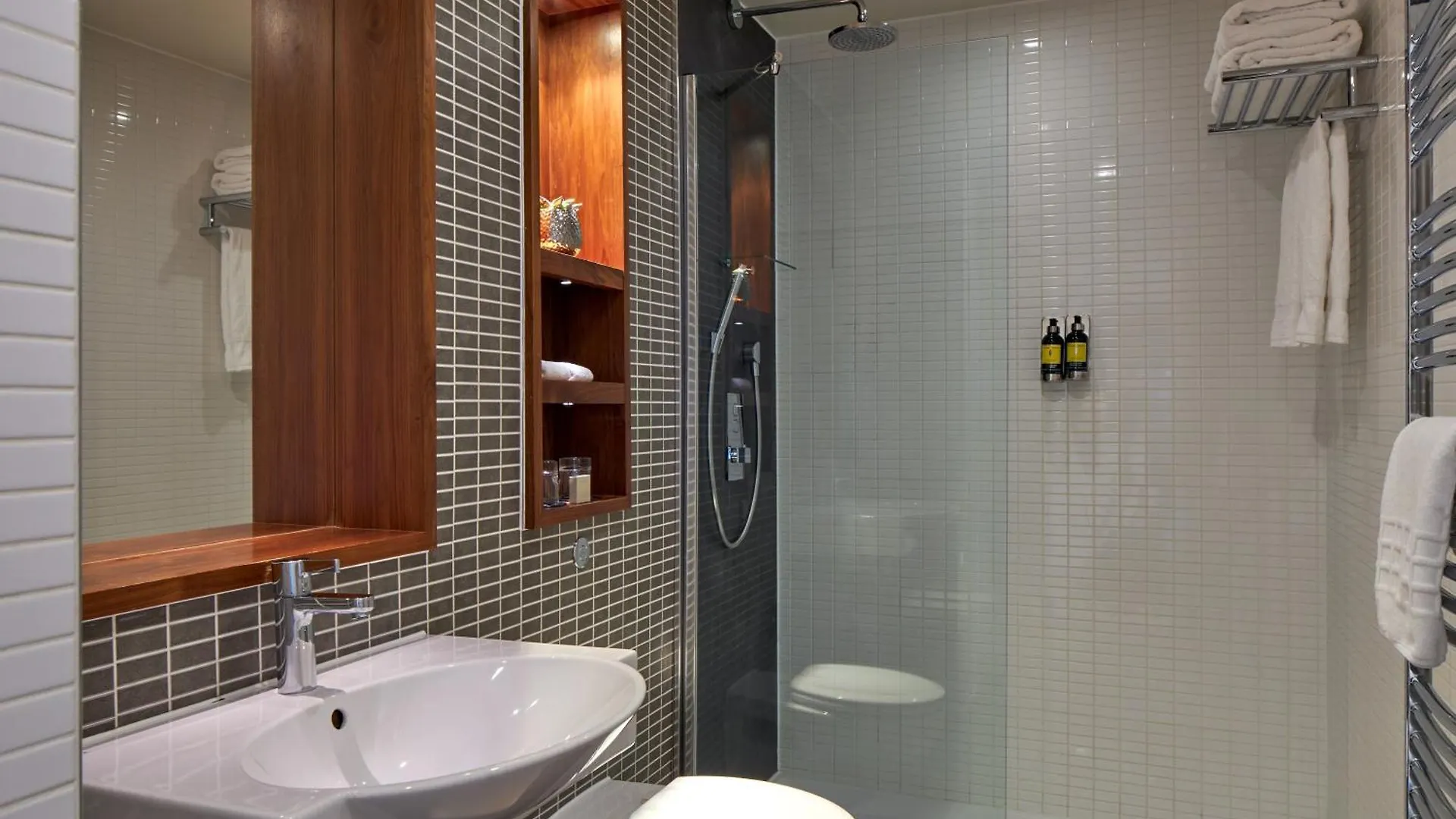 Fraser Suites Edinburg 4*,